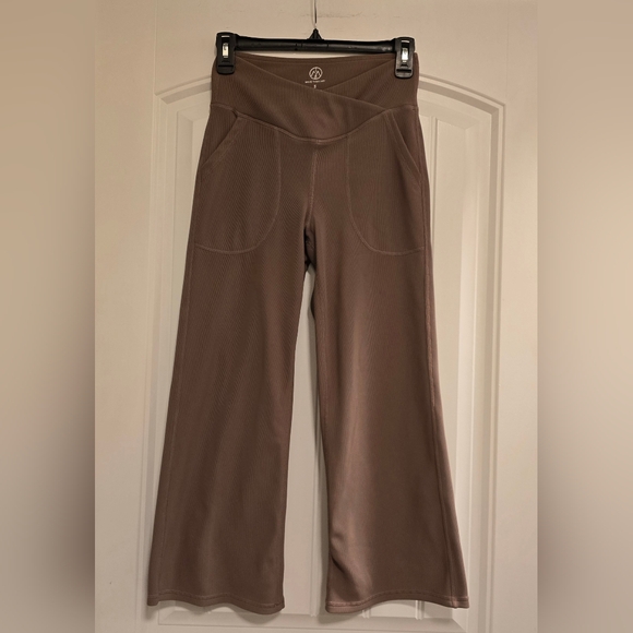 Move Theology Pants - 🌟7/25$ MOVE THEOLOGY Ribbed Crossover Waist Mid Rise Flare Yoga Capri